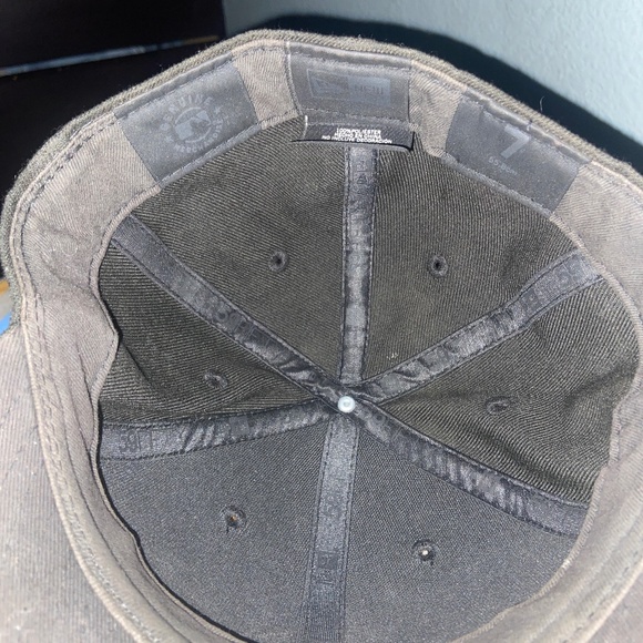 Fitted hat - Picture 1 of 3